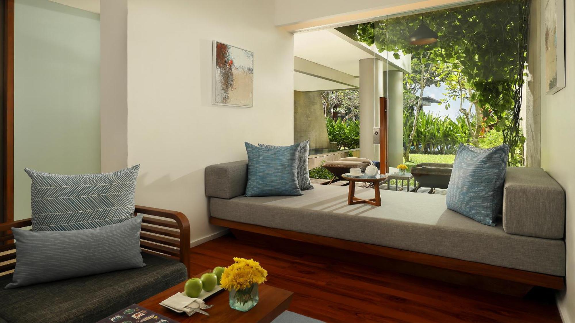 Maya Sanur Resort & Spa Exteriér fotografie A living room at the hotel